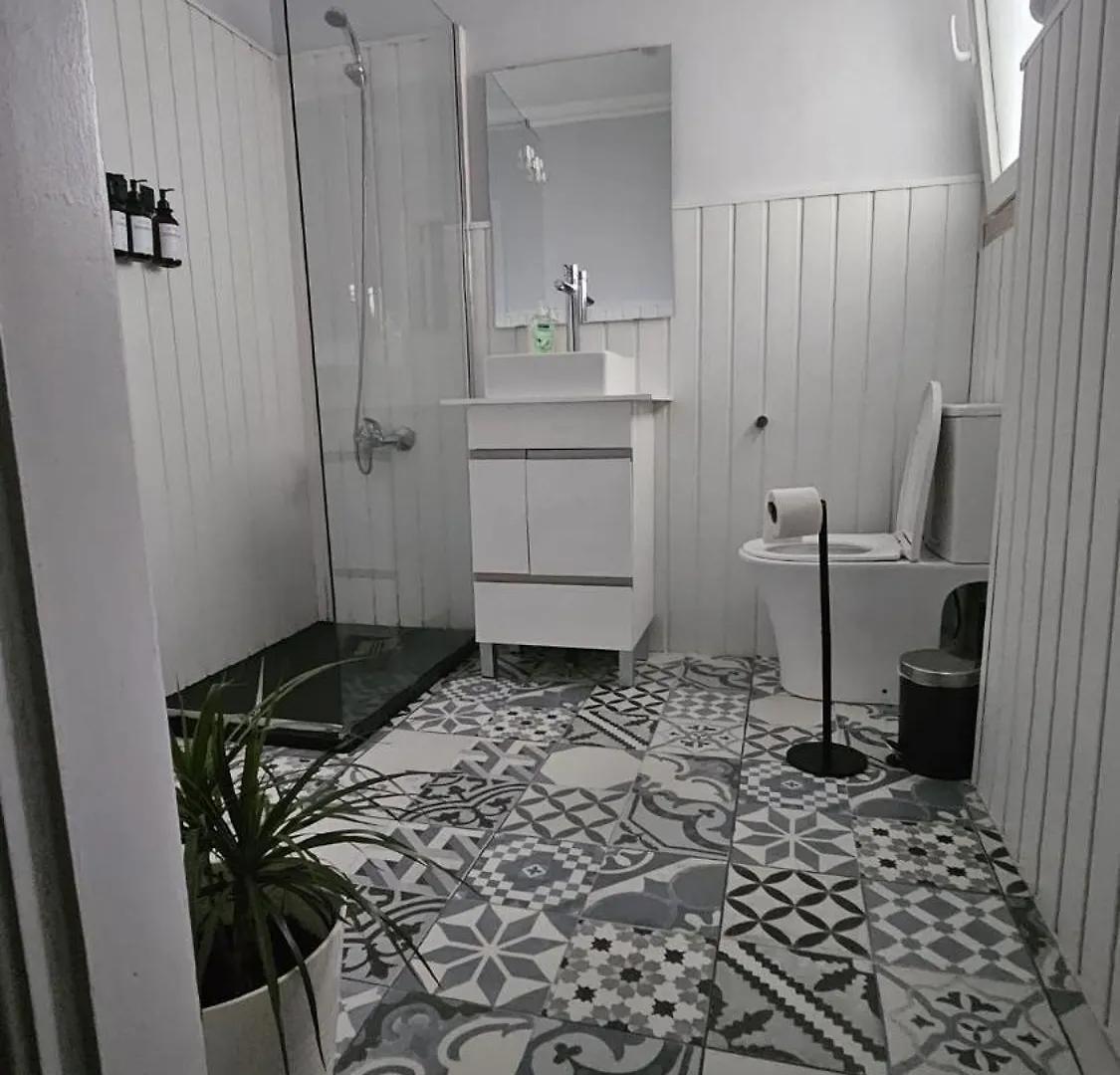 Guest house Habitacion Privada Para 3 Grande Con Balcon Lisbon